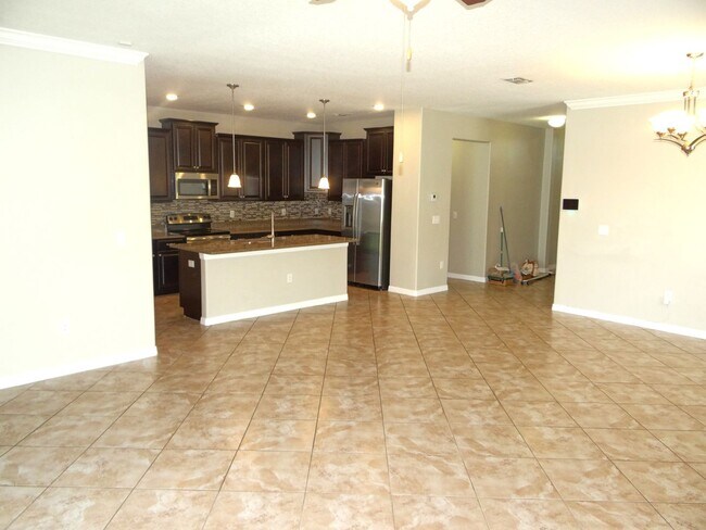 Building Photo - 4 bed, 3ba, 2 car garage home in Summerfield