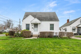 Building Photo - 779 Brentnell Ave