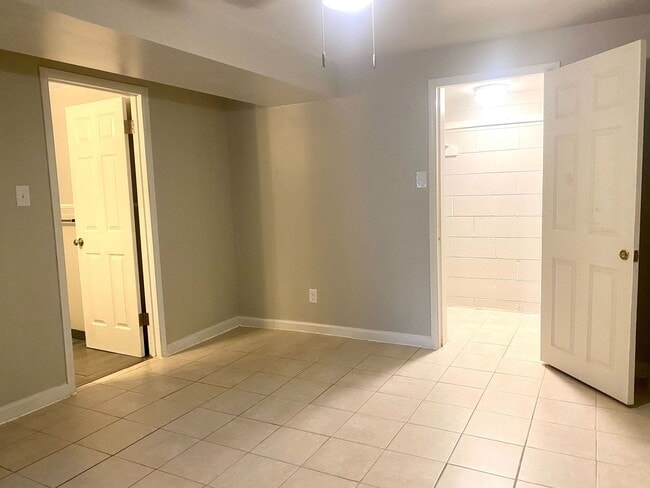 Building Photo - Webster Apartments - Newly Renovated 1 Bed...