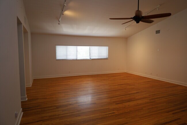 Foto del edificio - 340 Conniston Rd