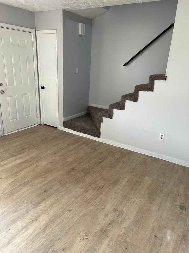 Building Photo - 309 Churchill Dr