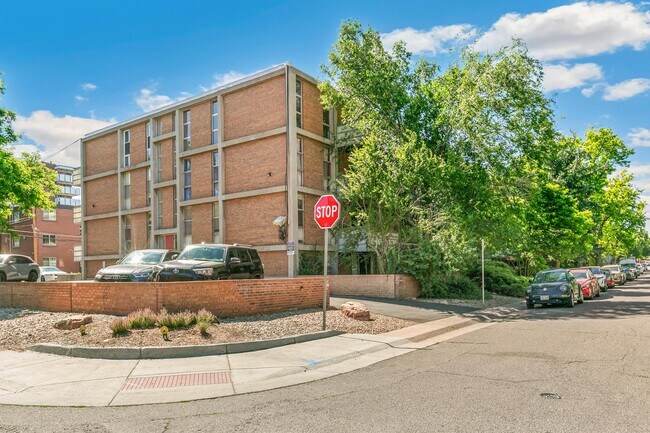 Foto del edificio - 2500 S York St
