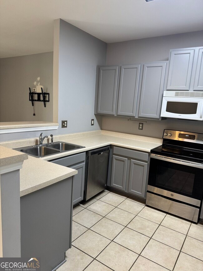Building Photo - 542 Ivy Brook Way