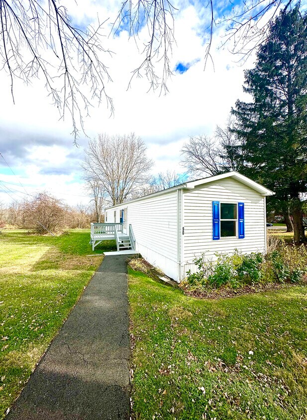 Foto principal - 90 Yankee Folly Rd