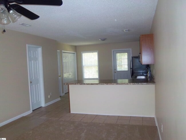 Foto del edificio - 232 Springfield Cir