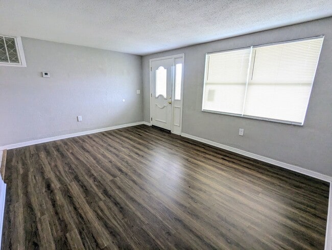 Building Photo - POOL HOME!! beautiful 3/1.5 1360 Sq. Ft. w...