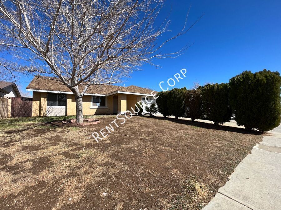 Foto principal - 3 Bedroom 2 Bath Home For Rent in Palmdale