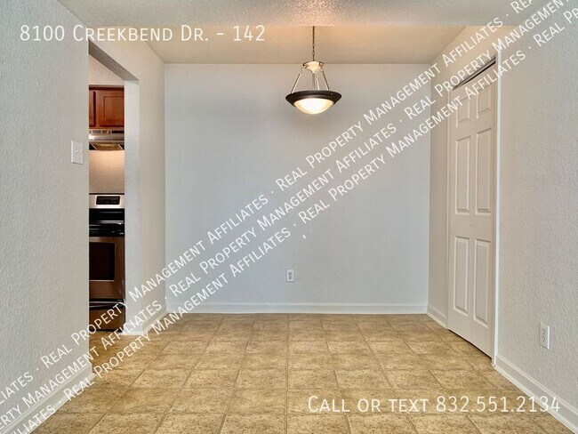 Building Photo - 8100 Creekbend Dr