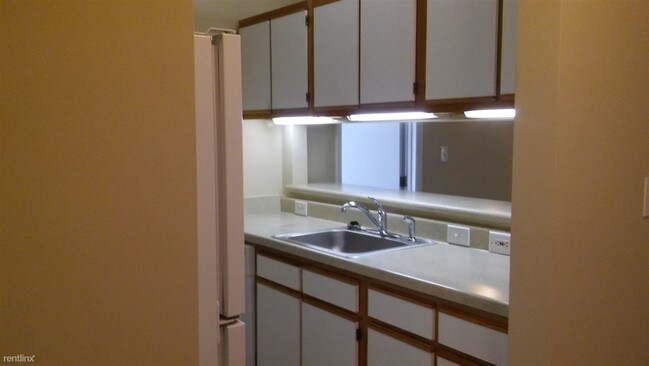 Building Photo - 1420 Collegiate Cir