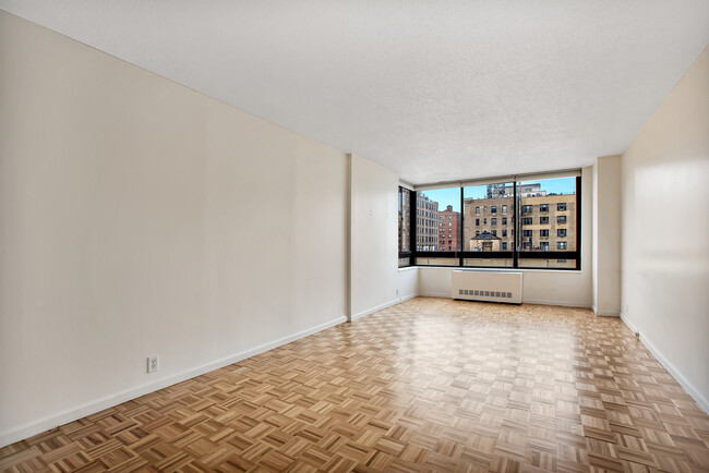 Building Photo - 225 W 83rd St