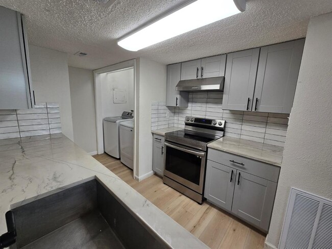 Building Photo - 5640 Birchmont Dr