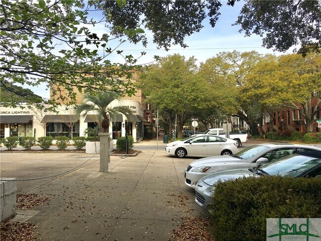 Foto del edificio - 17 W Jones St