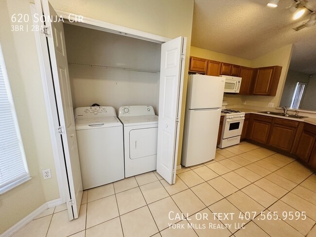 Foto del edificio - 620 Sonja Cir