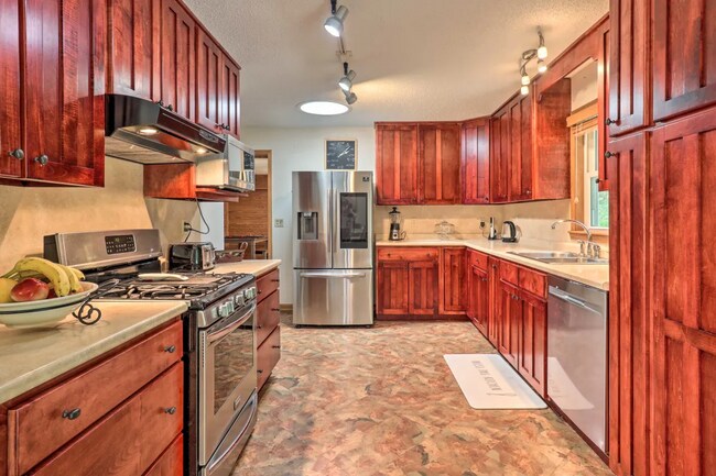 Building Photo - Casa Shalom