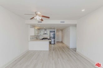 Building Photo - 848 Irolo St