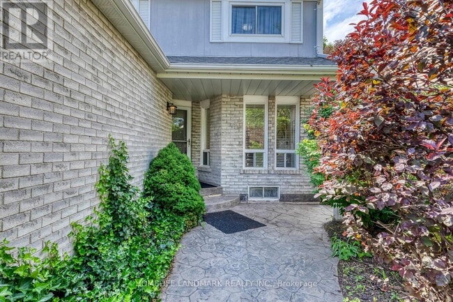 Building Photo - 1112 Montgomery Dr