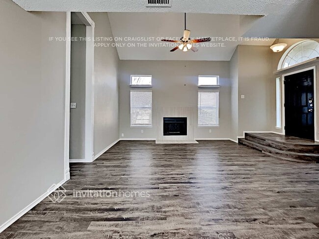 Building Photo - 9218 Oak Hollow Dr