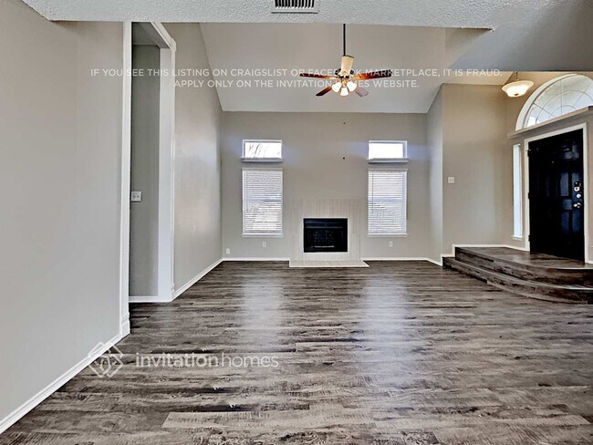 Foto del edificio - 9218 Oak Hollow Dr