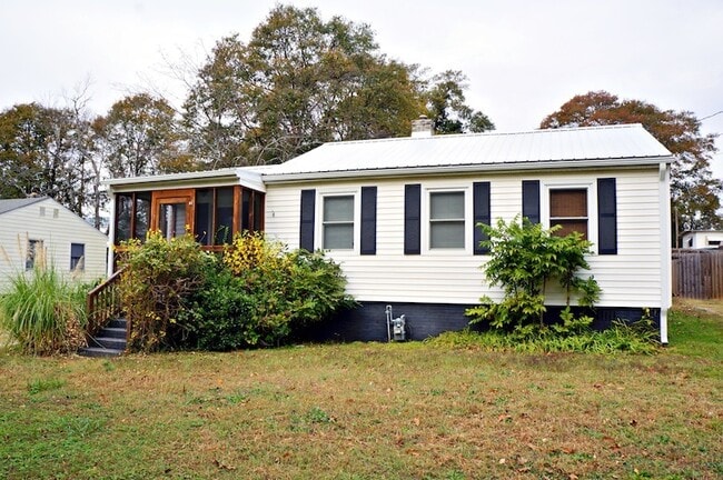 Foto del edificio - Well-Maintained 2/1 Home in Normaltown - PRE-LEASE FOR AUGUST 2026