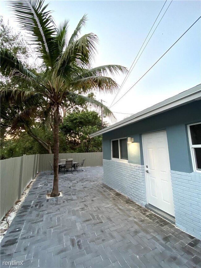 Foto del edificio - 3 br, 2 bath  - 1107 NW 7th Ave