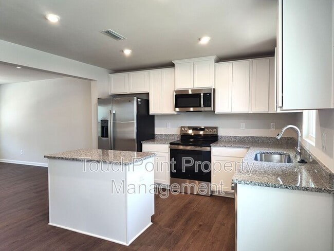 Building Photo - 5850 Granbury Dr