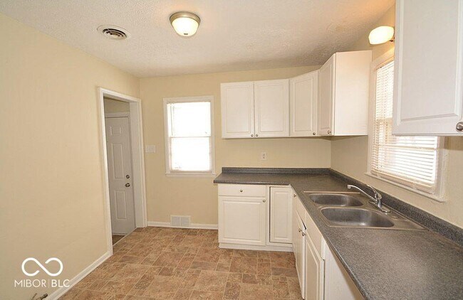 Foto del edificio - 5005 Indianola Ave