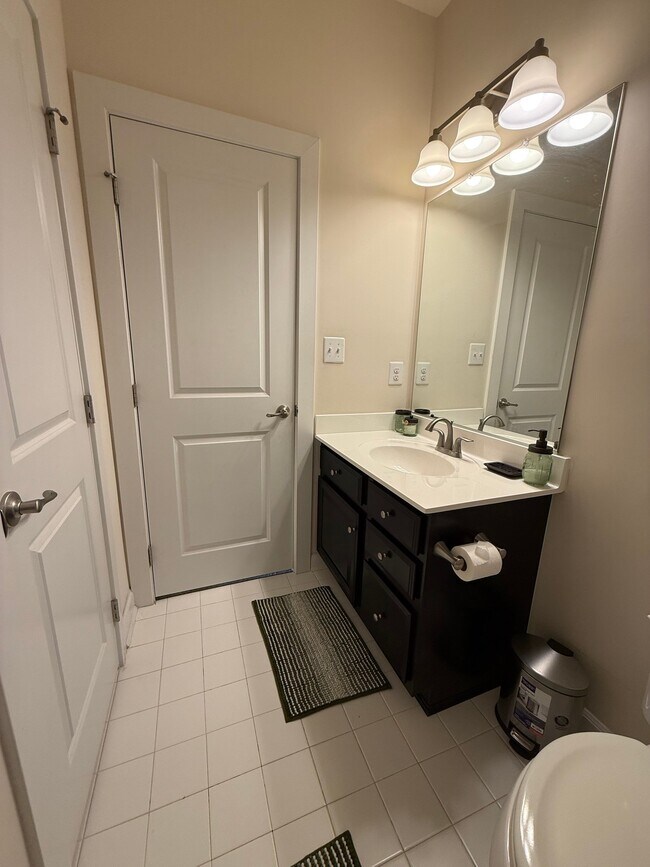Foto del edificio - 7732 Duncannon Ln