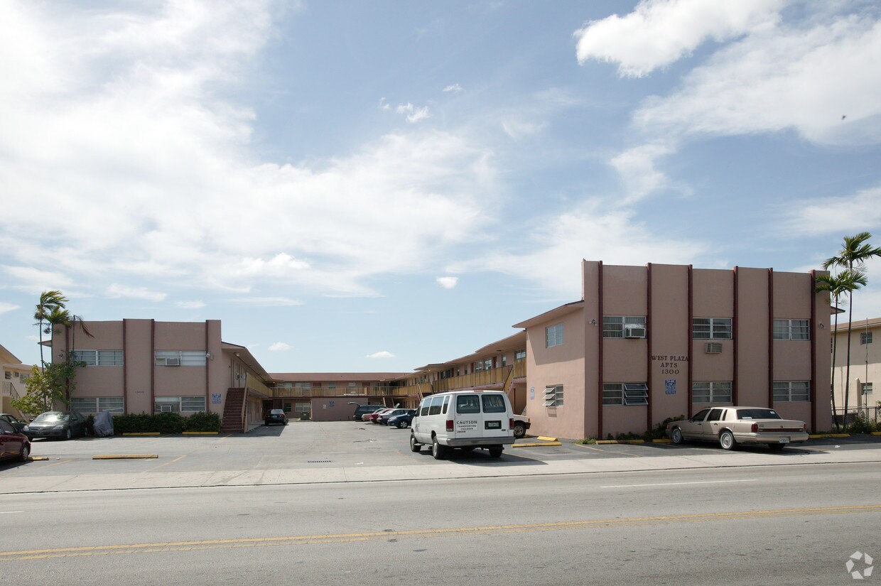 Primary Photo - 1300 W 29th St