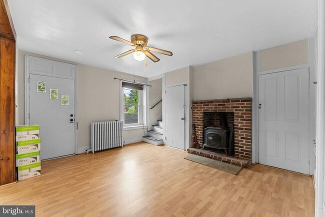 Building Photo - 158 W Butler Ave