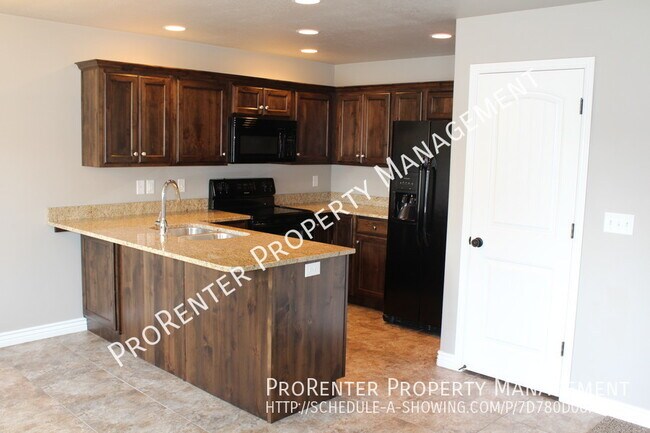 Foto del edificio - Like New 3 Bed, 2.5 Bath Townhome
