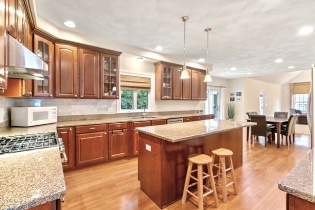 Building Photo - 14 Cassimere St