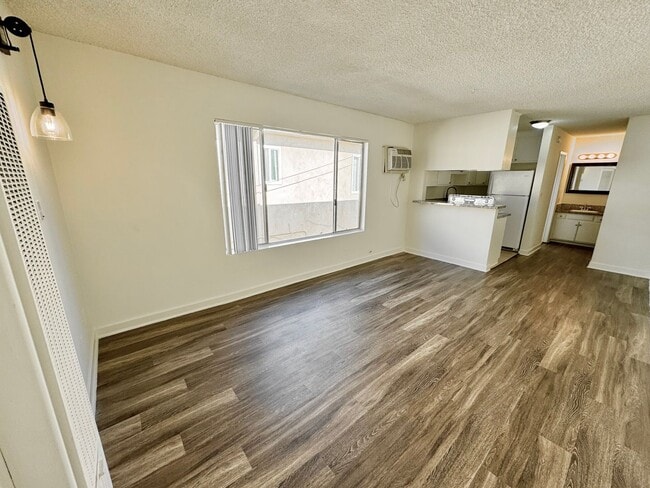 Building Photo - 3532 Keystone Av