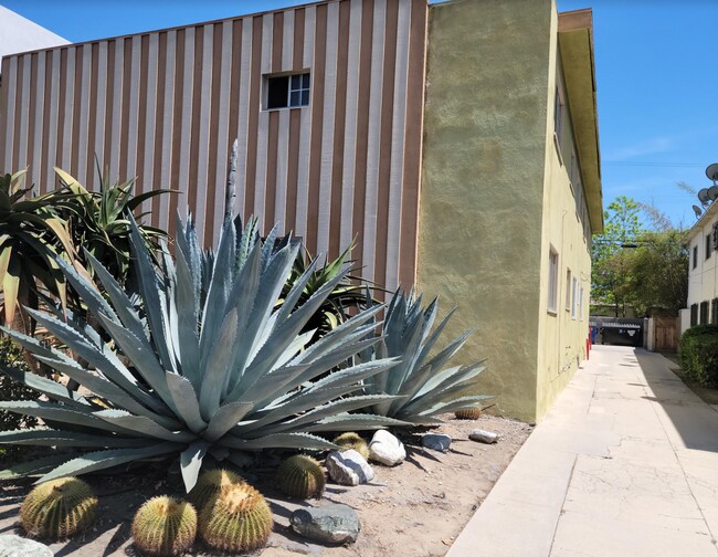 exterior - 1536 S Orange Grove Ave