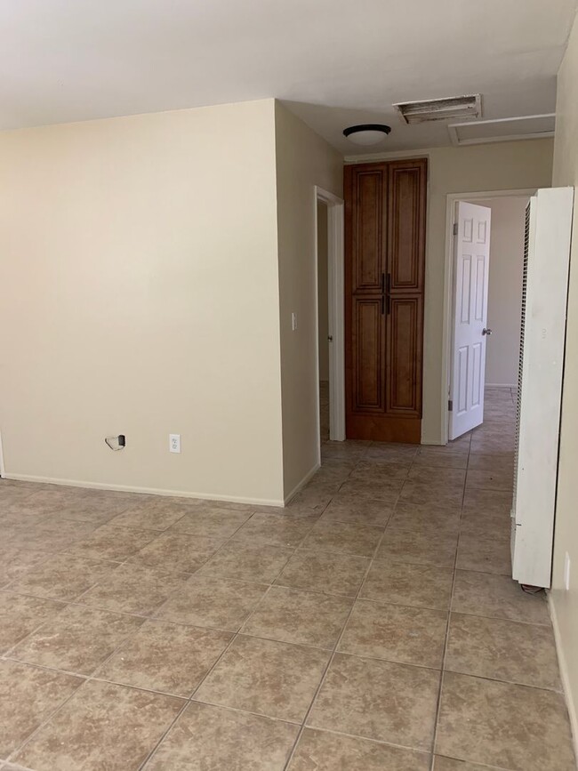 Building Photo - AVAILABLE NOW $200 off First Month Rent