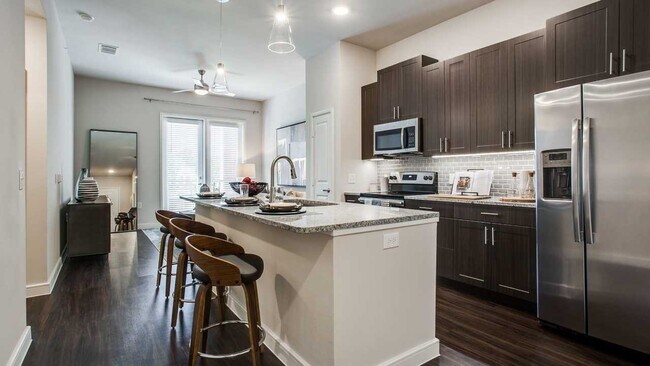 Building Photo - 1306 Pin Oak