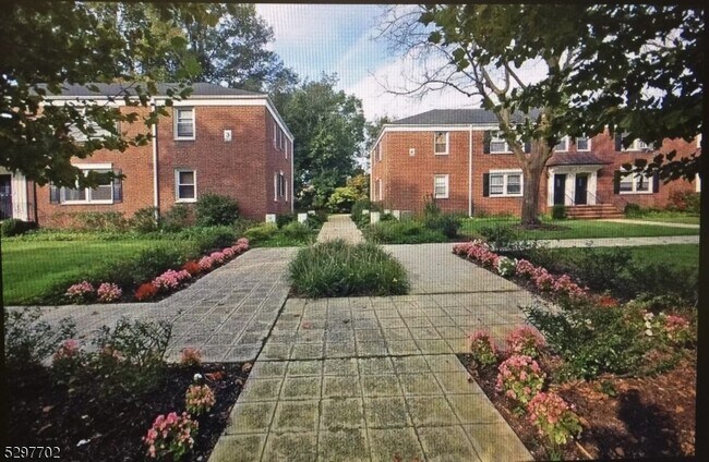 Building Photo - 412 Morris Ave