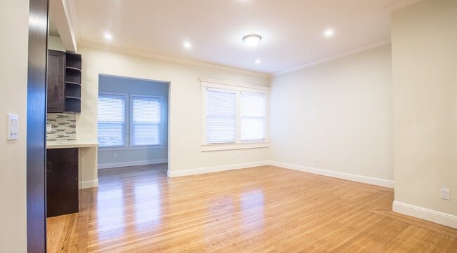 Photo - 1449 Page St Apartment