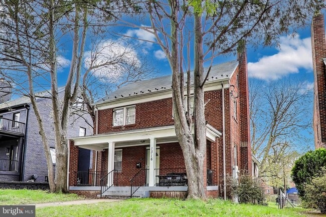 Building Photo - 1316 Van Buren St NW