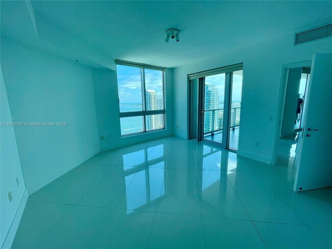 Foto del edificio - 300 S Biscayne Blvd