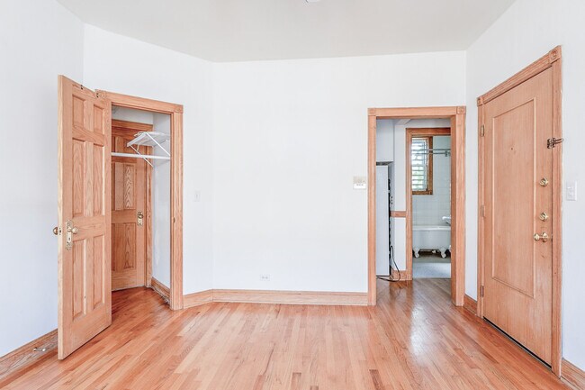 Foto del edificio - 4346 N Winchester Ave