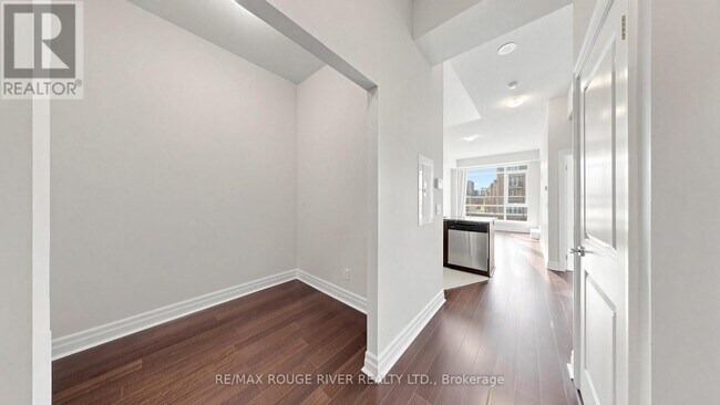 Photo du bâtiment - 8110 Birchmount Rd
