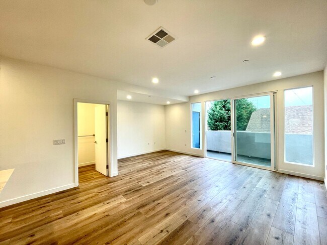 Foto del edificio - Stunning 3 story 2B/2.5BA in North Park!