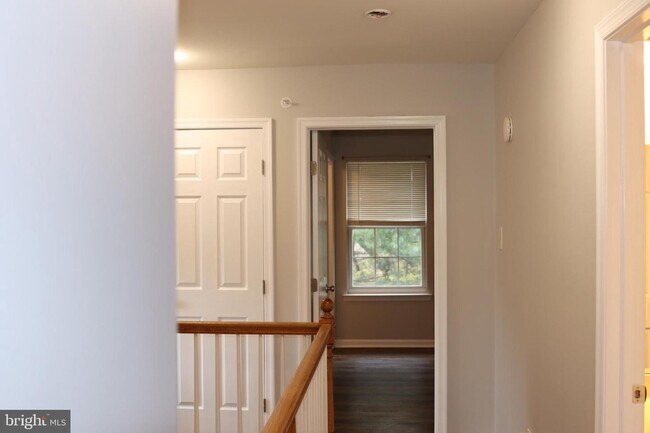 Building Photo - 481 Fort Hill Cir