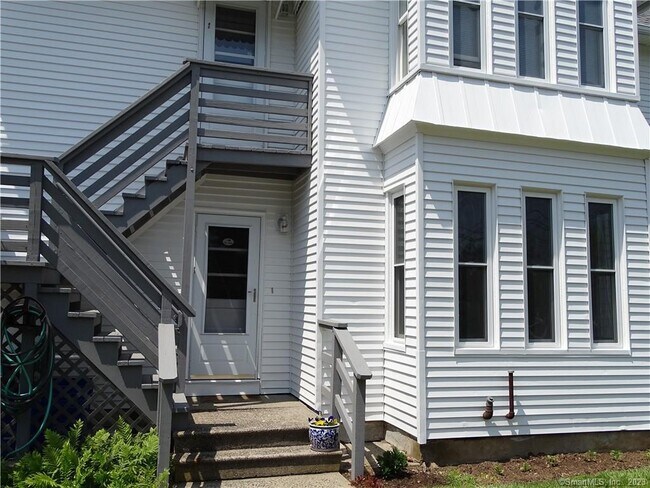 Building Photo - 146 Montowese St