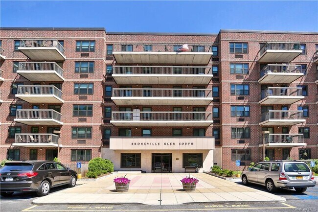 Building Photo - 1376 Midland Ave