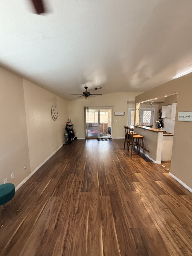 Building Photo - 1191 Sunfire St