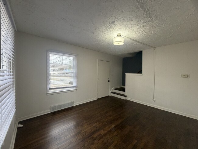 Building Photo - 1815 E 74 Terrace