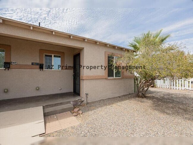 Building Photo - 5521 W Palmaire Ave