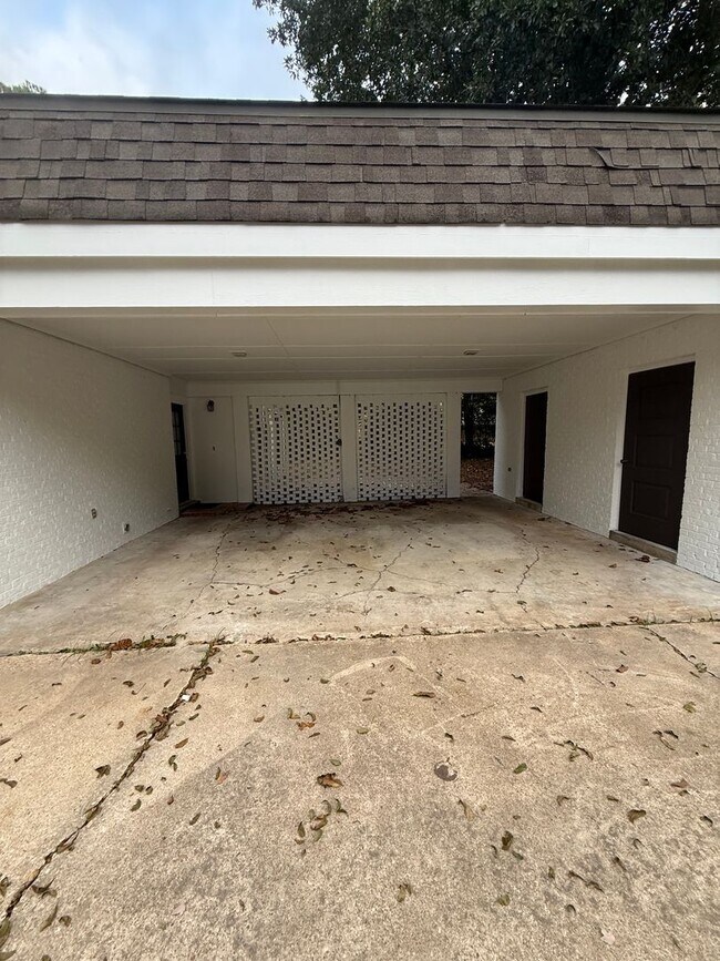 Foto del edificio - ** 4 Bed 2.5 Bath Located in Ridgefield** Call 334-366-9198 to schedule a self tour