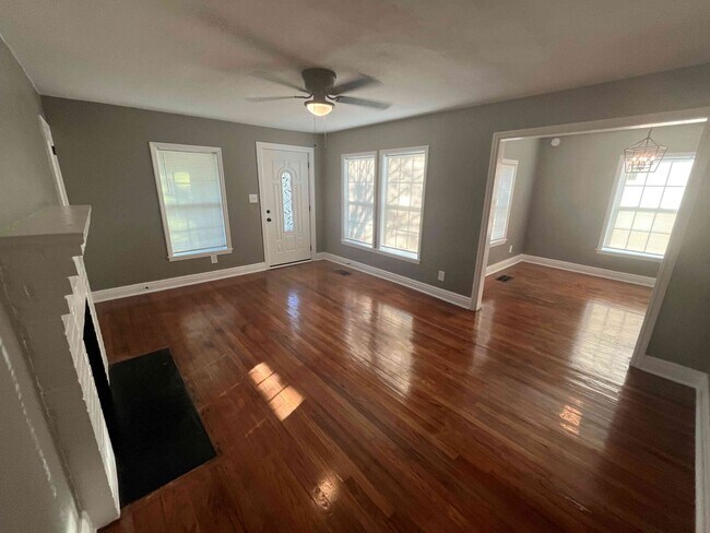 Building Photo - 1509 Buena Vista Cir SE
